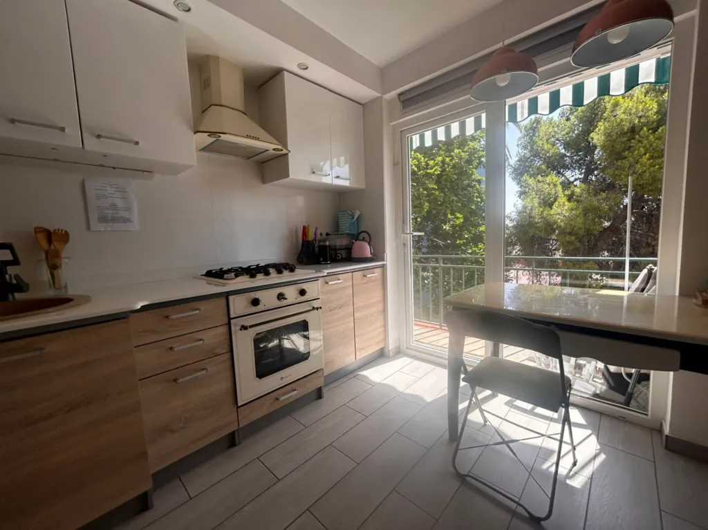 Cuisine - Renovated Apartment with Terrace in Urban Centre