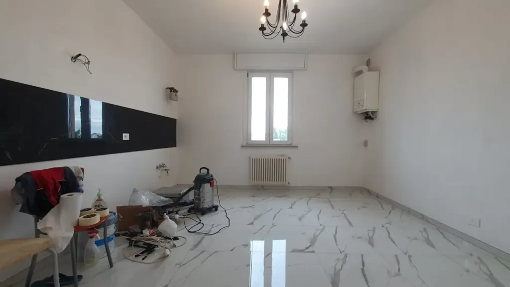 Pièces - Rustic-Style Apartment with Balcony in Mirandola