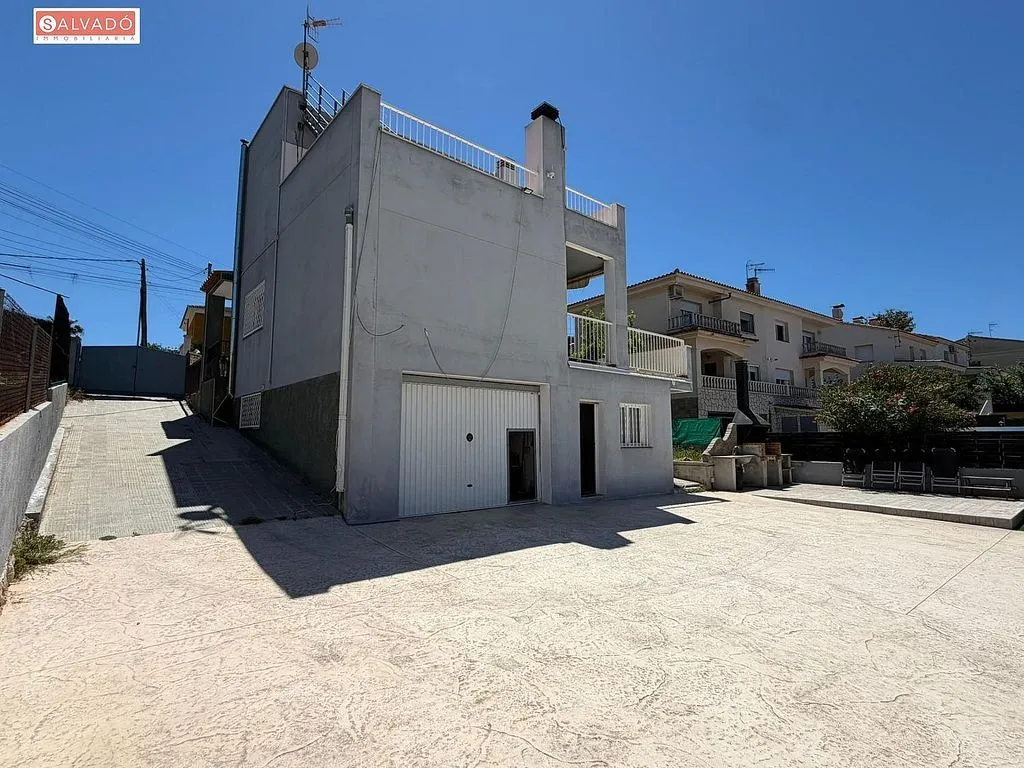 Välivaade - Chalet with Pool and Sea View in Calafell