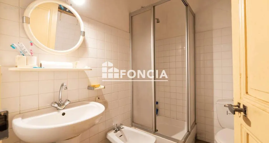 Salles de bain - Appartement T3 dans le Centre de Cannes