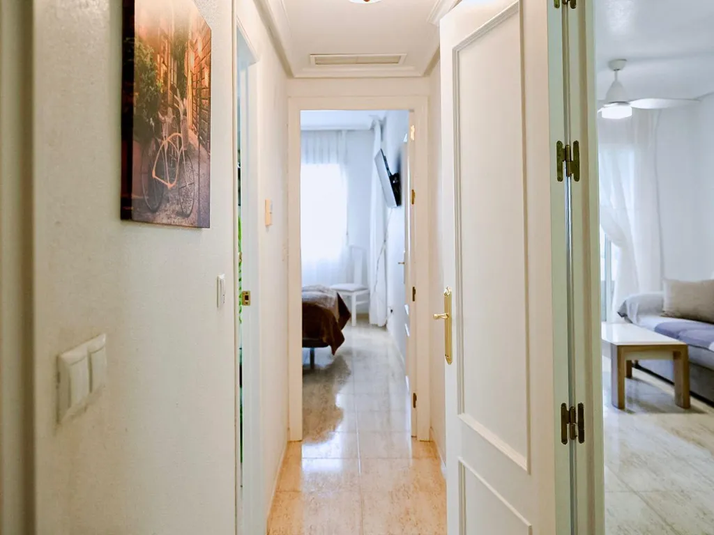 Esik - Apartment with Balcony in Torrevieja Centre