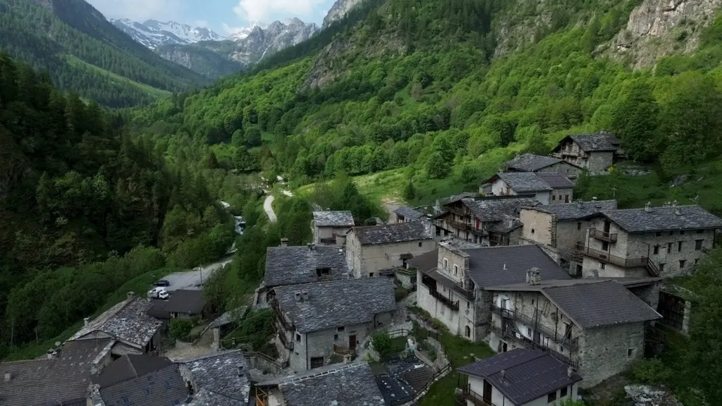 Alpine Baita with Mountain Views in Canosio