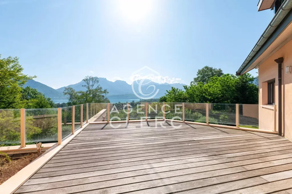 Terrasse - Propriété Contemporaine avec Vue Lac à Sevrier