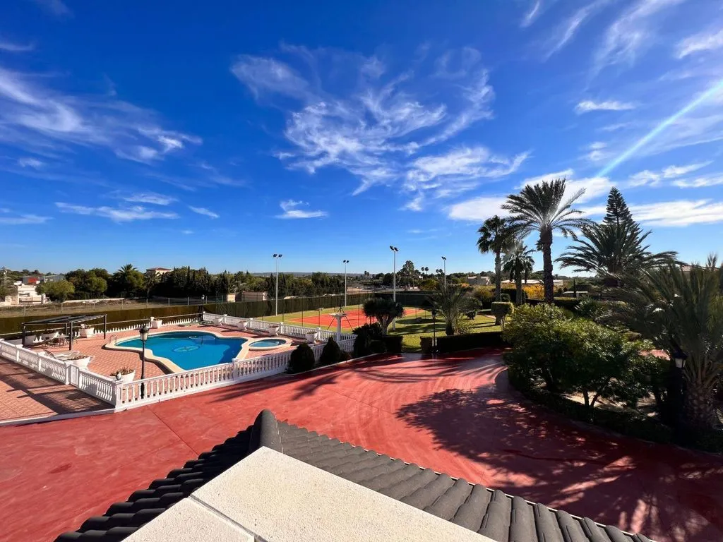 Piscine - Luxury Detached House with Pool in Perleta