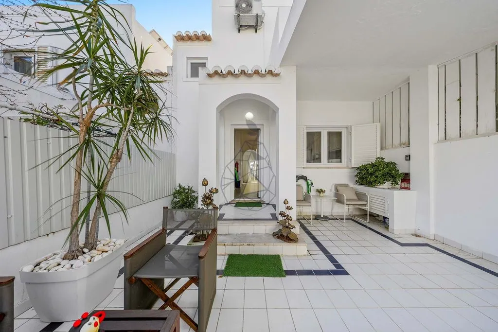 Garden - 2-Bedroom Villa with Private Garden in Albufeira