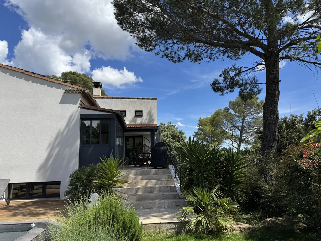 Extérieur - Maison Rénovée avec Piscine dans un Environnement Calme