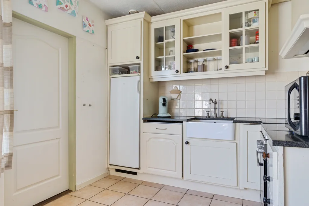 Kitchen - Spacious Semi-detached House with Garden in Ie
