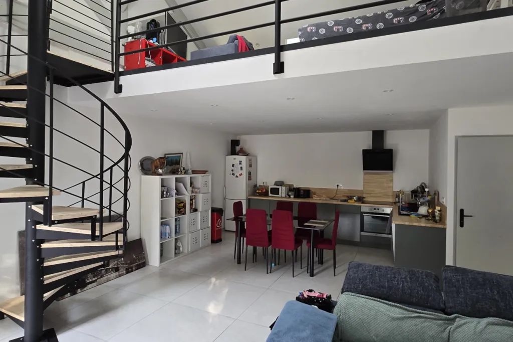 Elutuba - Renovated Duplex with Terrace in Châteaurenard