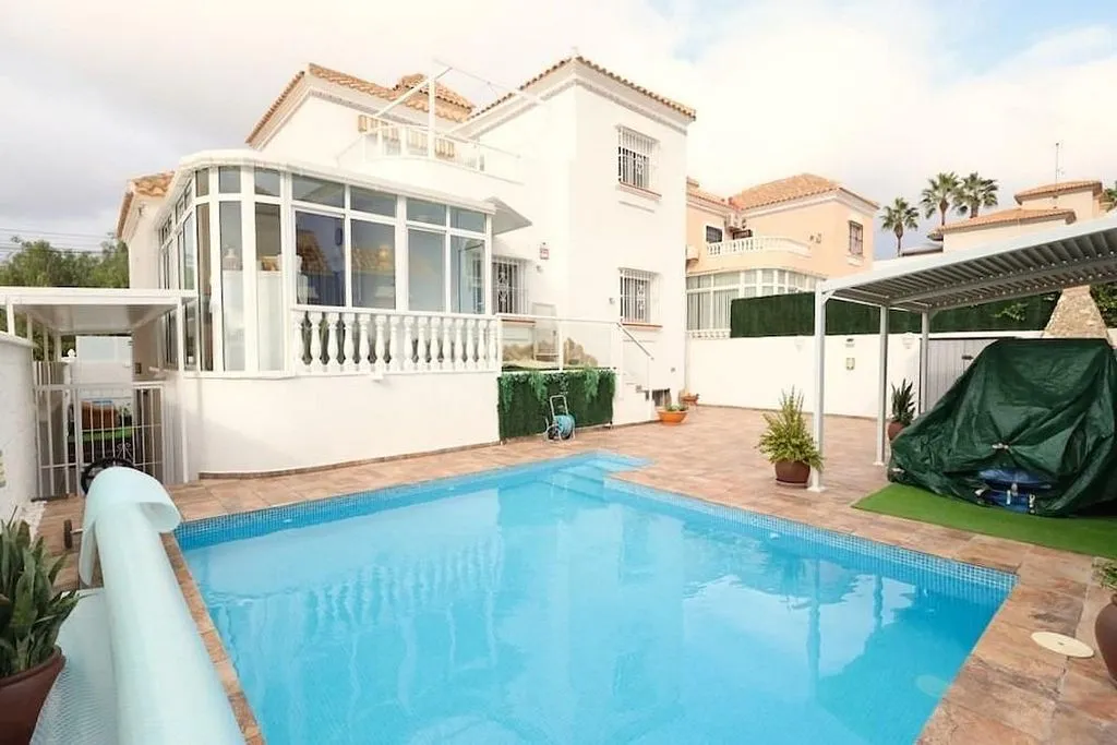 Piscine - Luxury Villa with Pool in Villamartin