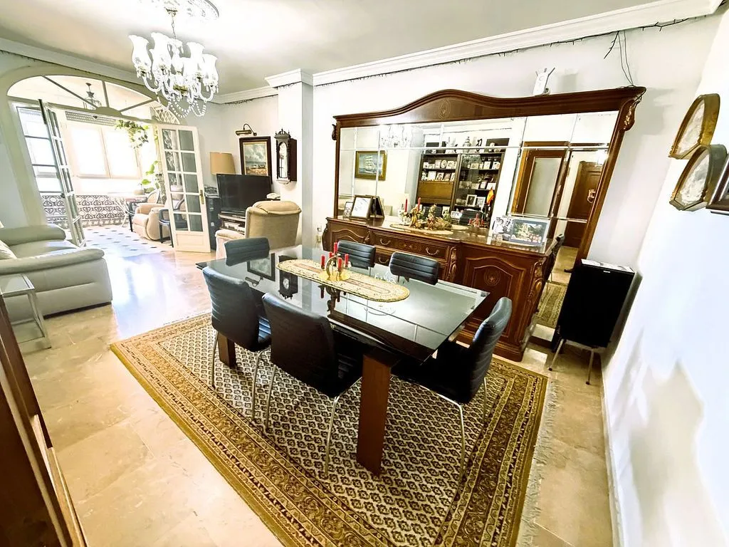 Söögituba - Beachfront Apartment with Garage in Playa Victoria