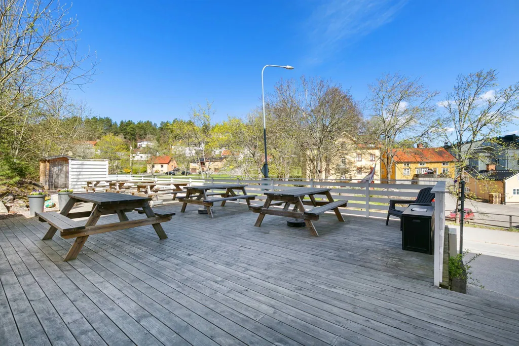Terrass - Mixed-Use Property with Harbour View in Valdemarsvik