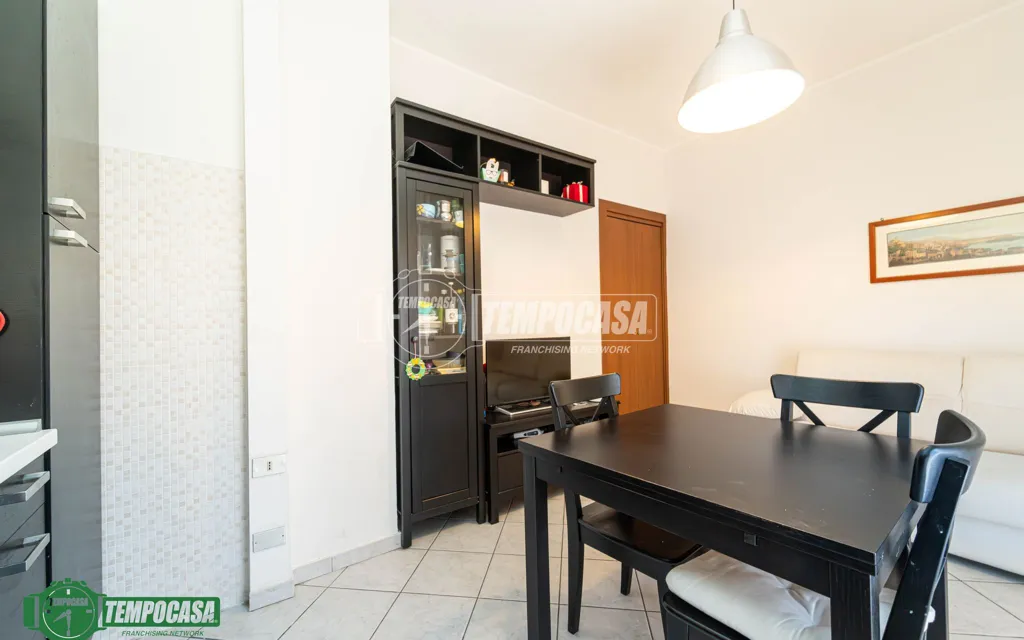 Comedor - Bright 2-Bedroom Apartment with Balcony in Milan