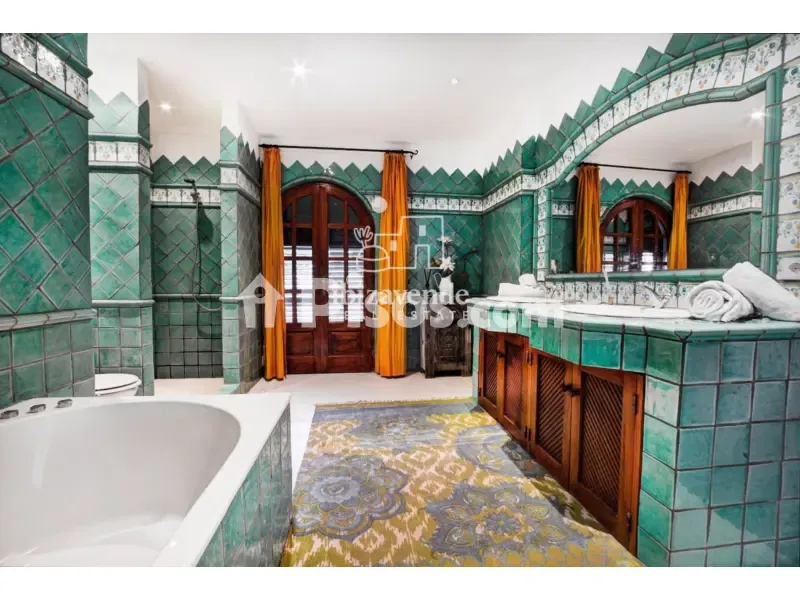 Bathrooms - Villa with Sea Views in Cap Martinet