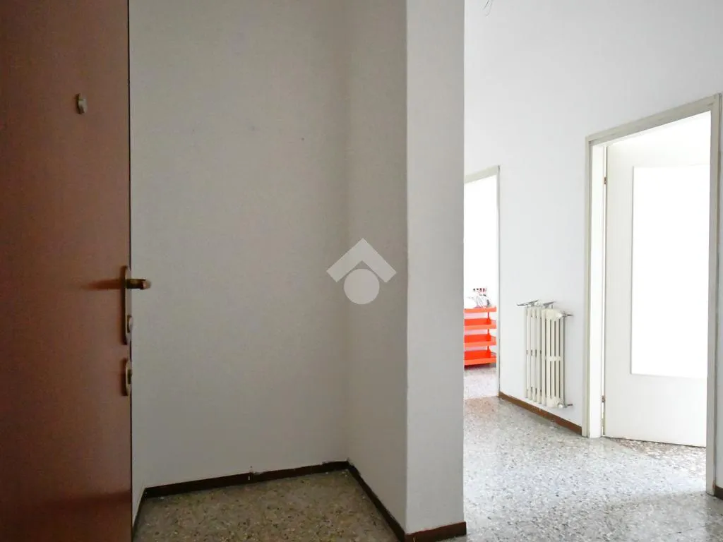 Entrée - Bright 3-Room Apartment with Balcony in Como