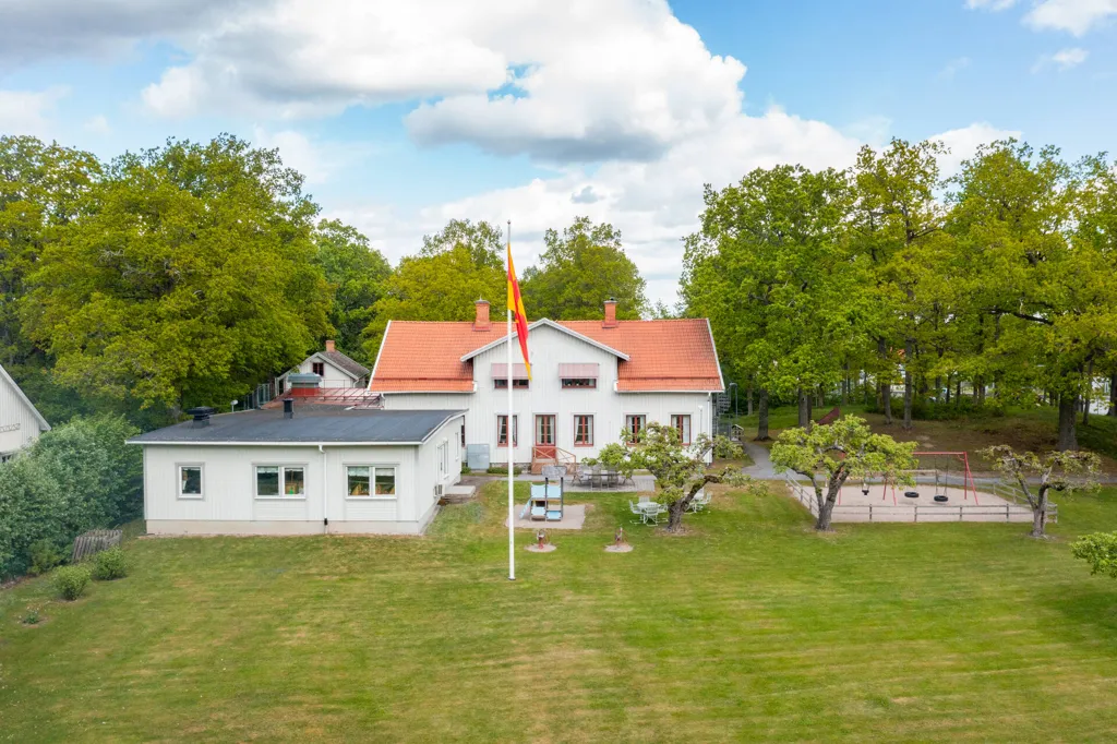 Õhuvaade - Characterful House with Lift in Gnesta