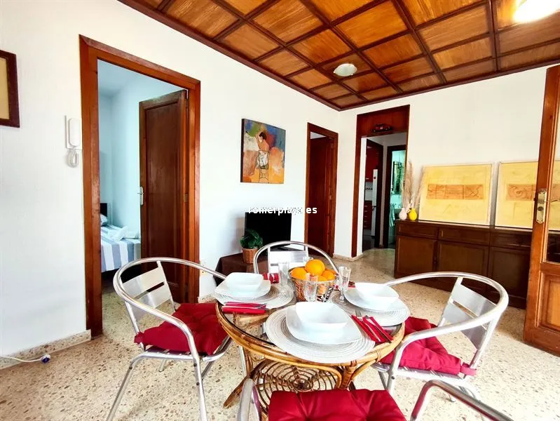 Salle à manger - Chalet with Seafront Patio in Piles