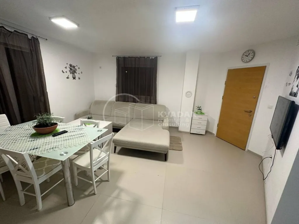 Söögituba - 3-Bedroom Apartment with Solar Panels in Dubrava
