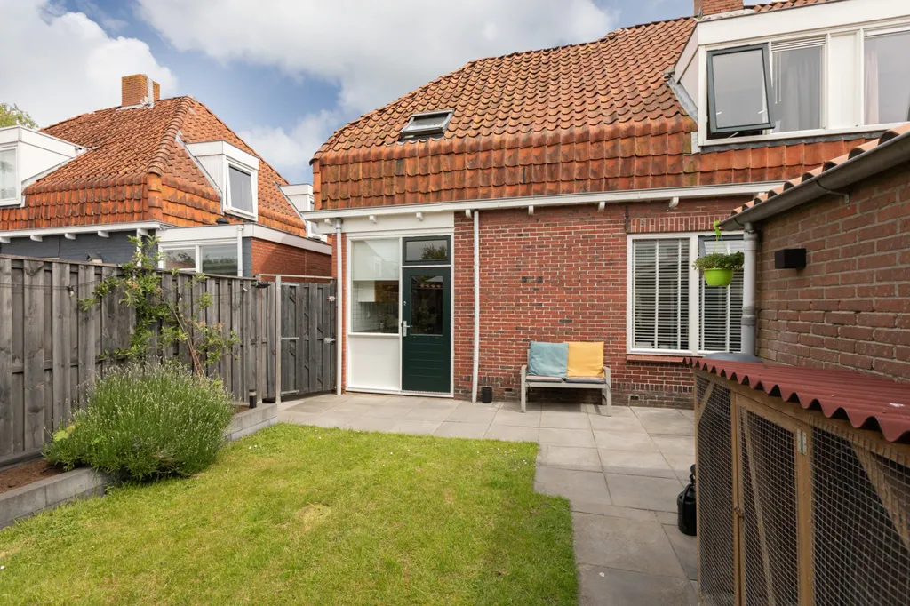 Giardino - Modernised 1930s Semi-detached House in Bolsward