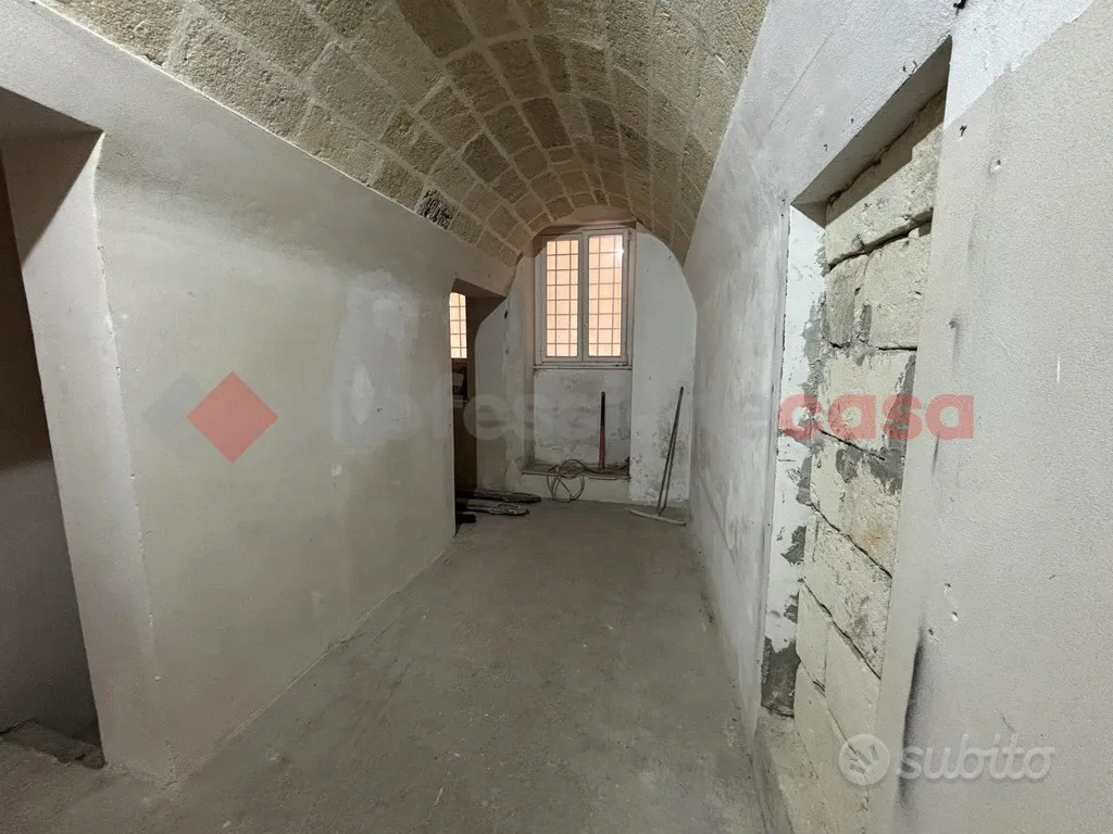 Pièces - Commercial Space with Vaulted Ceilings in Taranto