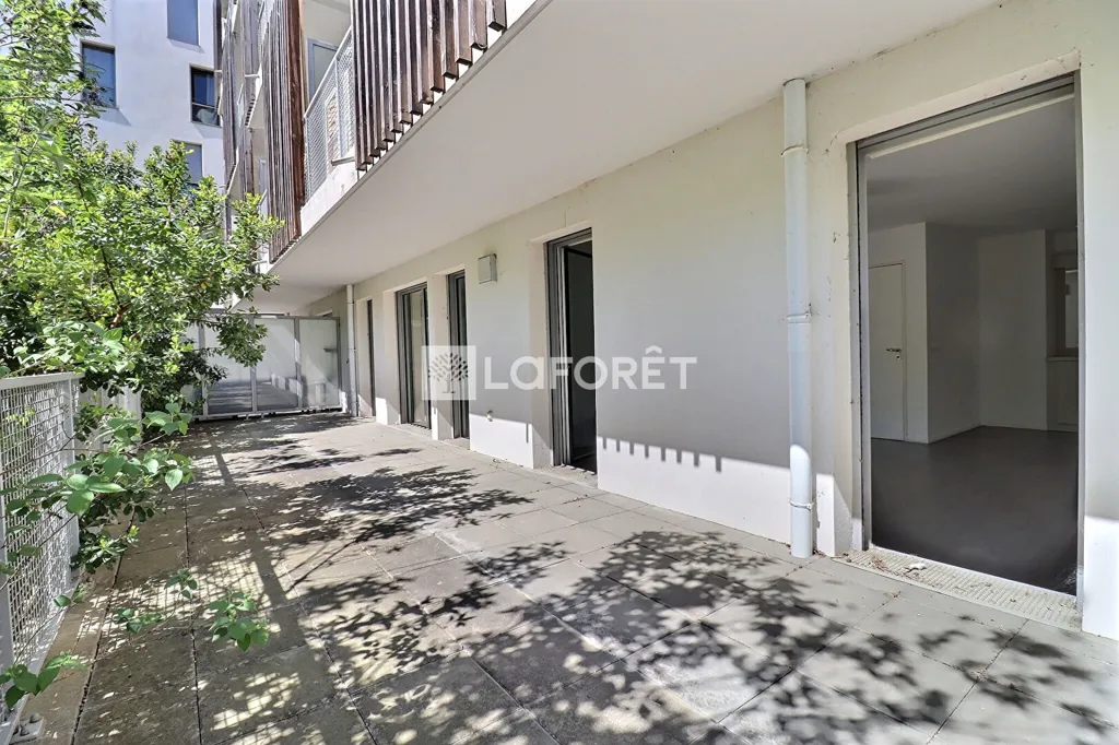 Aed - Converted Office Space with Terrace in Vitry-sur-Seine
