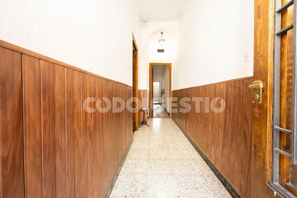 Esik - Three-Bedroom House with Terrace in Torelló