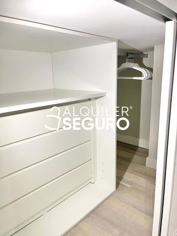 Pièces - 1-Bedroom Flat with Patio in Trafalgar