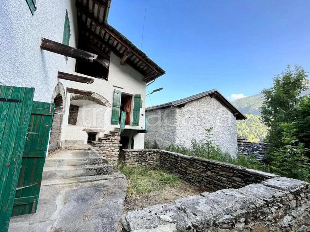 Välivaade - Rustic House with Garden in Frassino