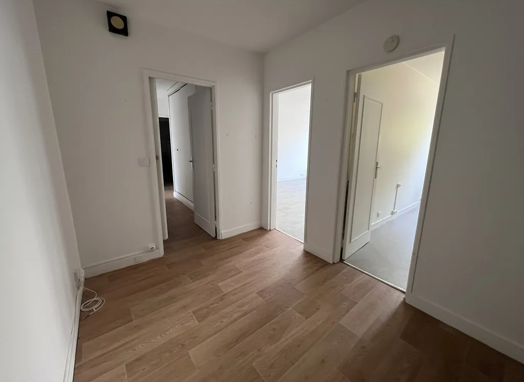 Pièces - Appartement 3 Pièces avec Balcon au Centre de Rambouillet