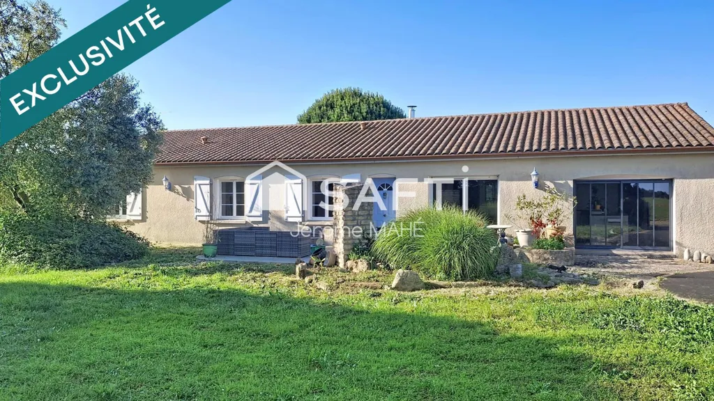 Garden - House with Pool in Mougon