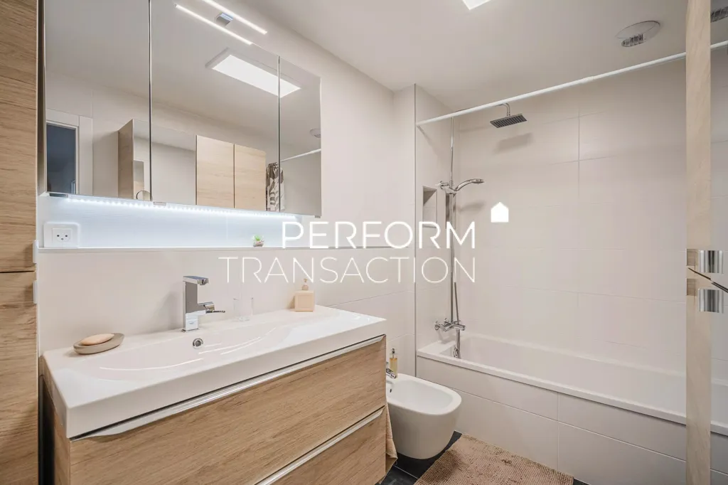 Vannitoad - Duplex Apartment with Balcony in Échirolles