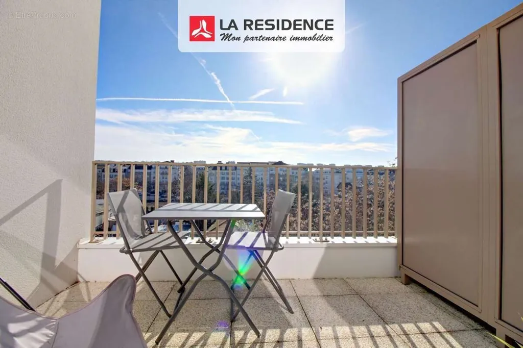 Rõdu - Modern Flat with Balcony in Poissy