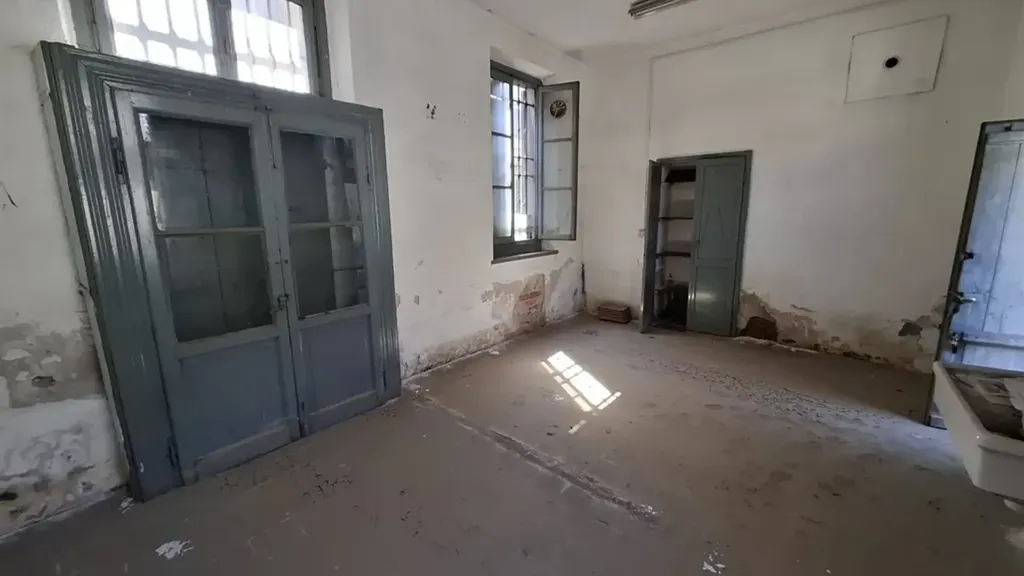 Pièces - Rustic Property for Renovation in Meda