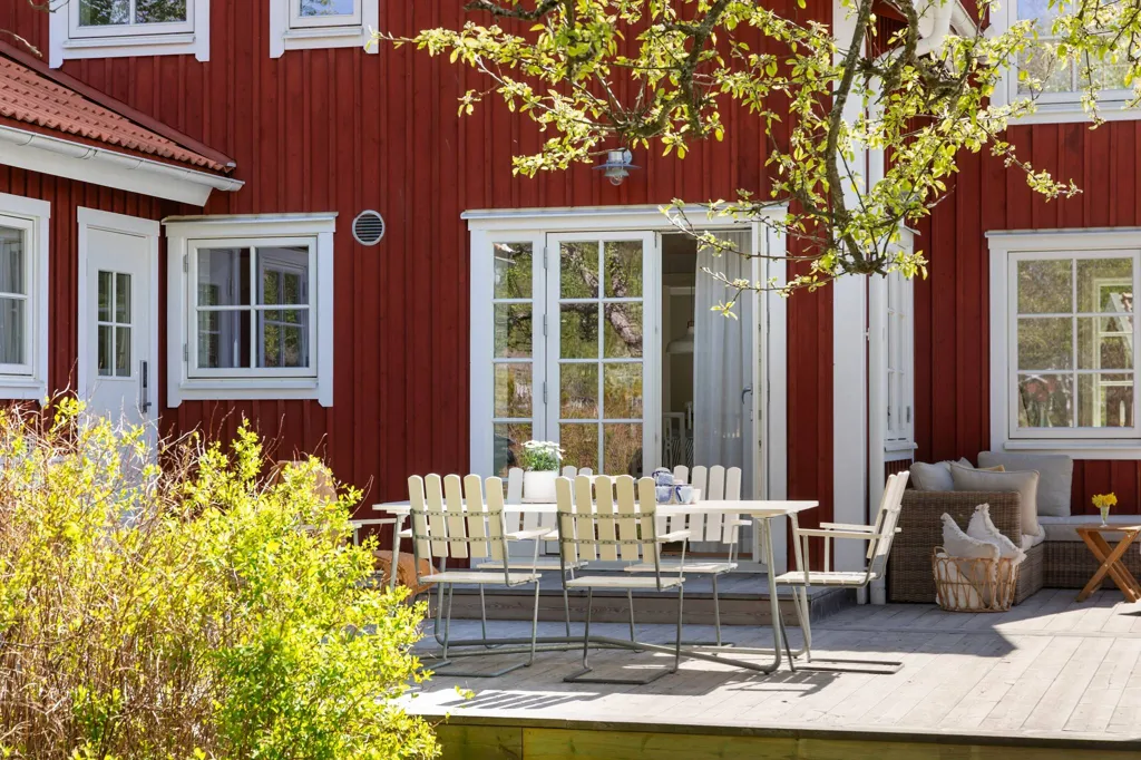 Terrace - Holiday Home with Sea View in Norrtälje