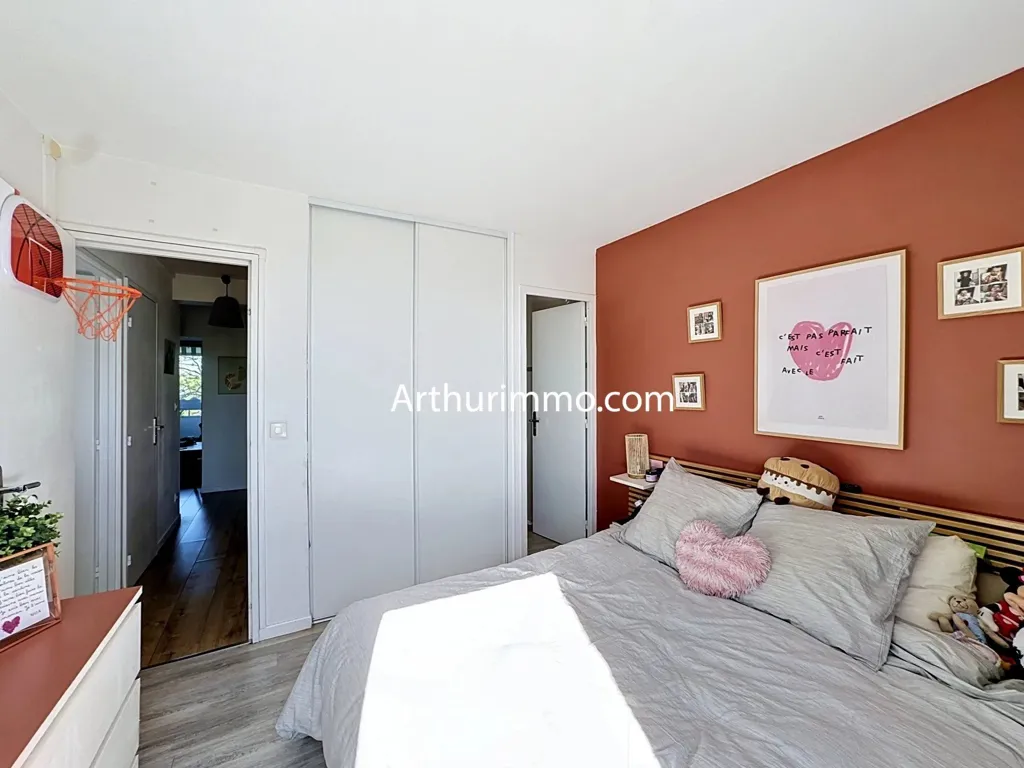 Bedrooms - 4-Piece Apartment with Balcony in Créteil