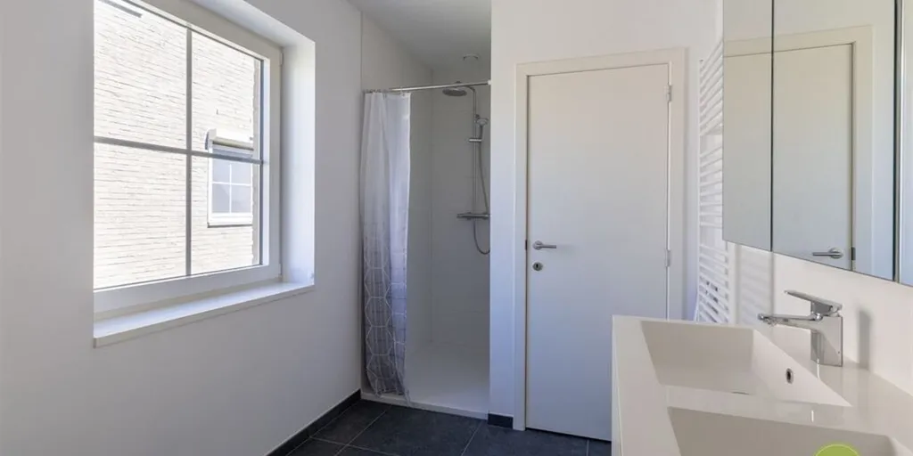 Salles de bain - Maison Moderne avec Jardin à Oud-Turnhout