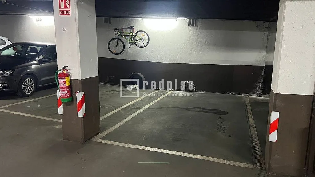 Garage - Apartment with Pool in Las Rosas, Madrid
