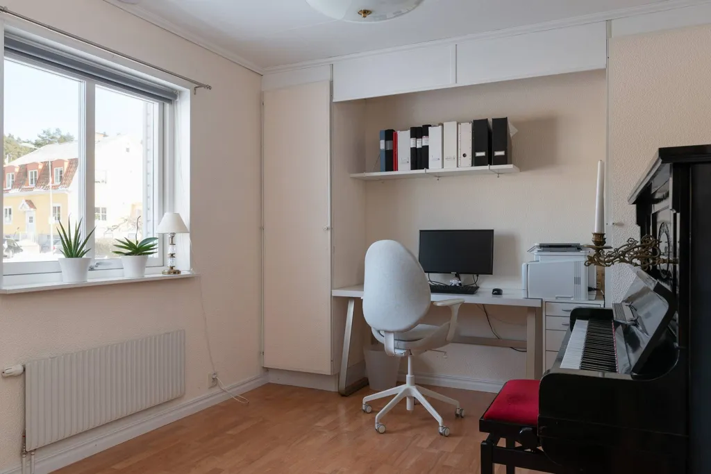 Bureau - 1.5-Floor Villa with Garden in Västerås