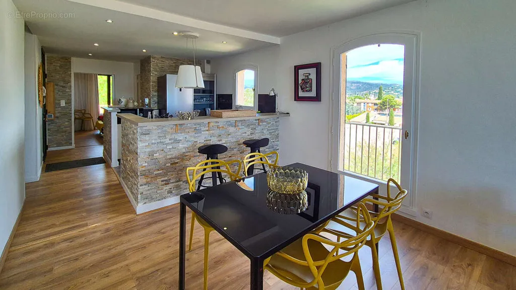 Salle à manger - Appartement T3 avec Vue Mer au Marine de Cogolin