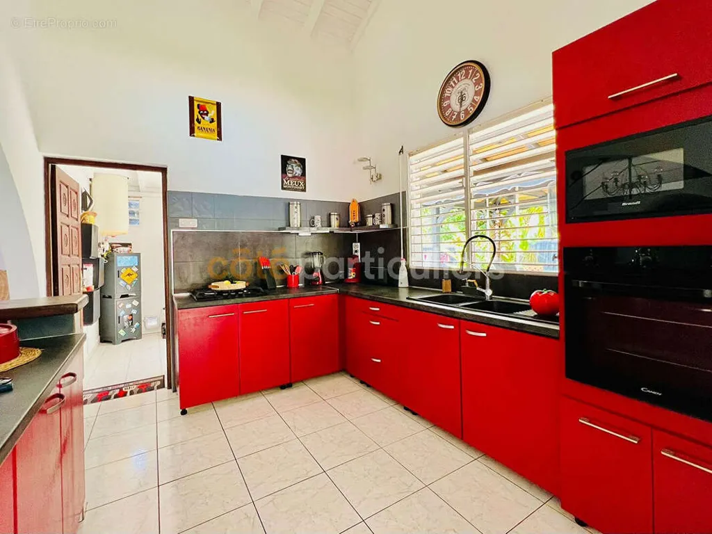 Köök - Furnished House with Pool in Saint-François