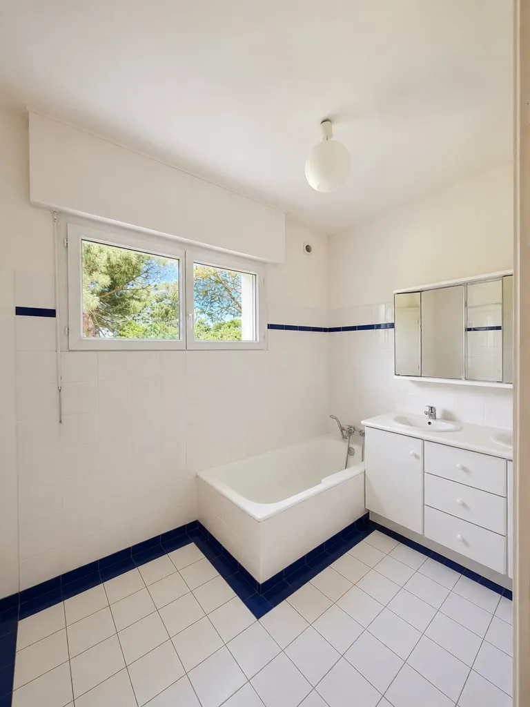 Salles de bain - Maison contemporaine avec terrasse au sud à Saint-Cast-le-Guildo