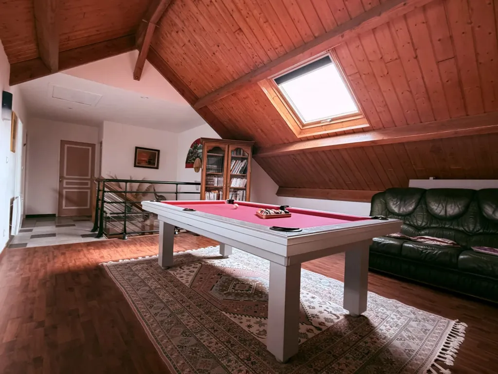 Pièces - Villa avec Vue Panoramique et Grand Balcon en Creuse