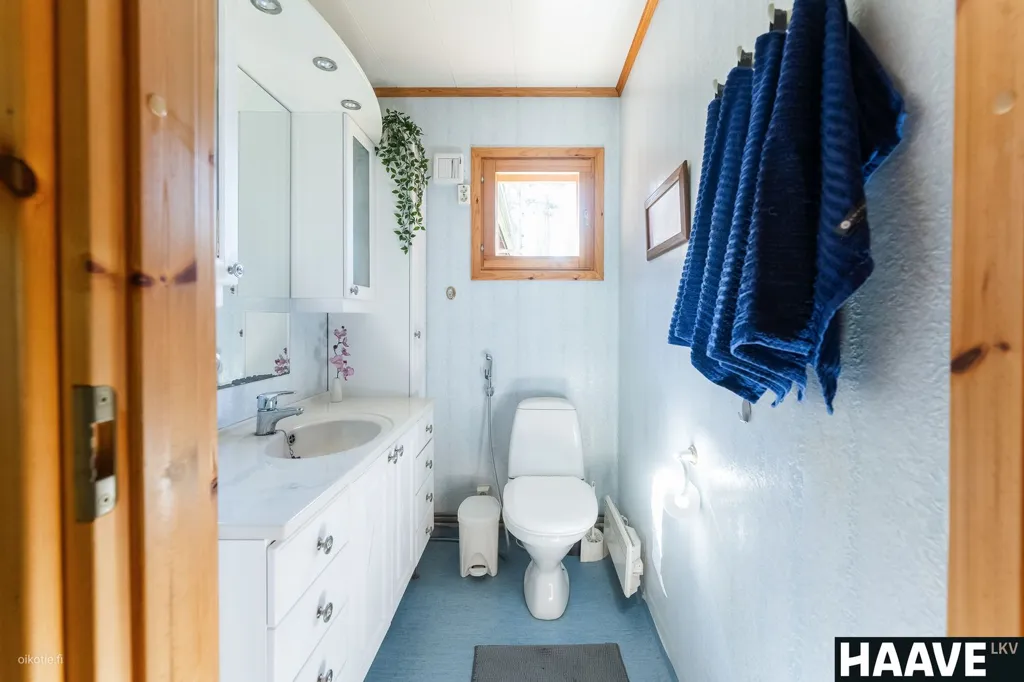 Bathrooms - Country House with Lake in Rauma