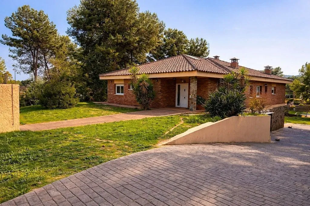 Extérieur - Luxury Detached House with Wellness Features in Sabadell