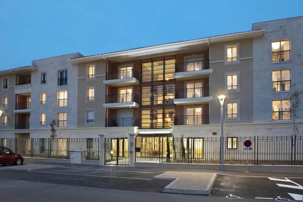 Välivaade - Senior Residence Apartment with Terrace in Cavaillon