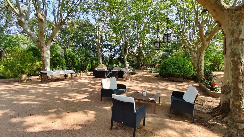 Jardin - Modernist Farmhouse with Pool in Llagostera