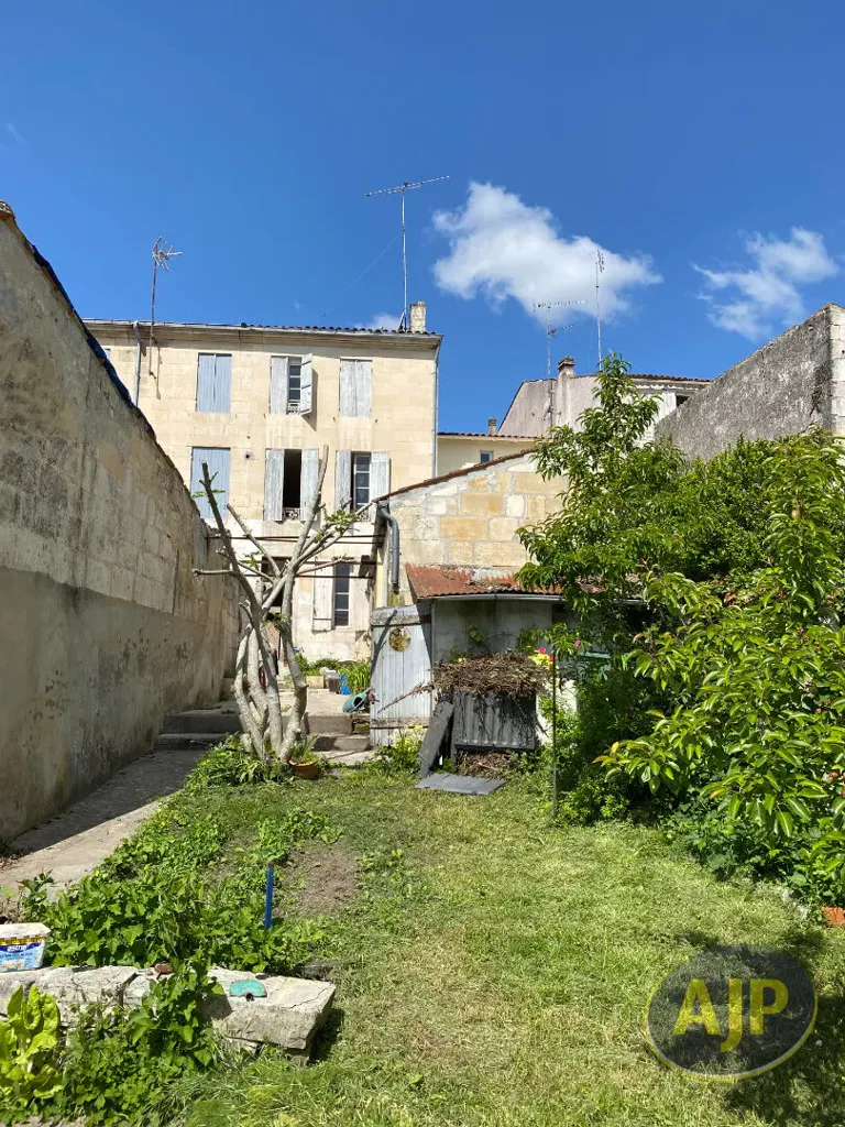 Aed - City Centre House with Garden in Pons