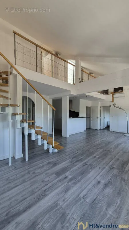 Soggiorno - Duplex Apartment with South-Facing Loggia in Hyères