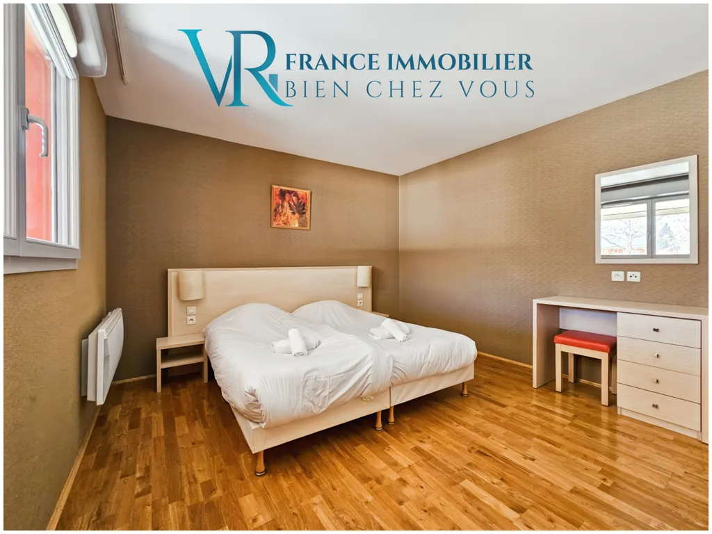 Chambres - Duplex Meublé avec Terrasse et Parking à Proximité du Lac