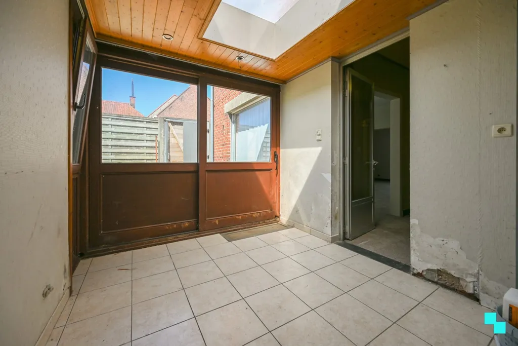 Ingresso - Corner House to Renovate in Izegem