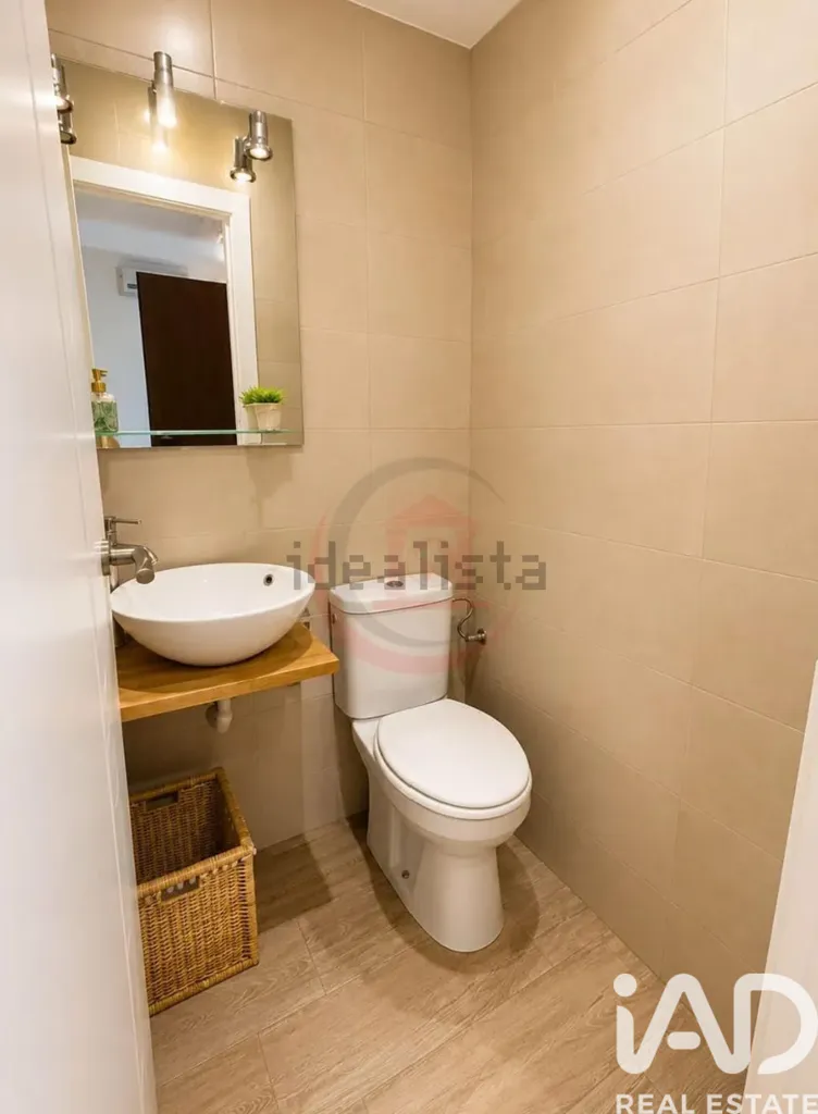 Bathrooms - Reformed Flat with Terrace in Poble Sec, Barcelona